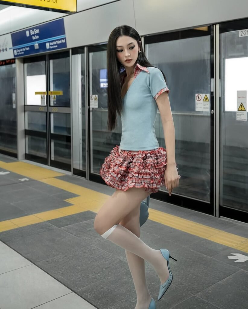 AMELIEE THESWAN-25